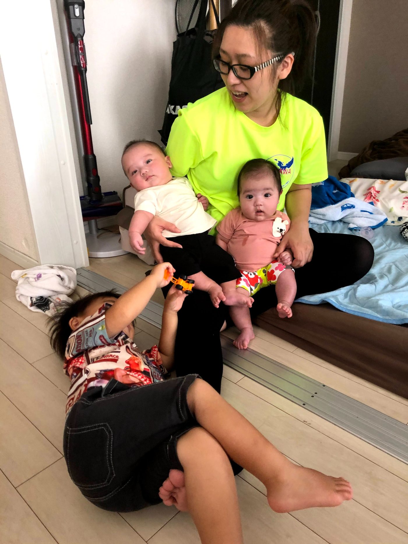 子どもたちと過ごす又吉あいか
