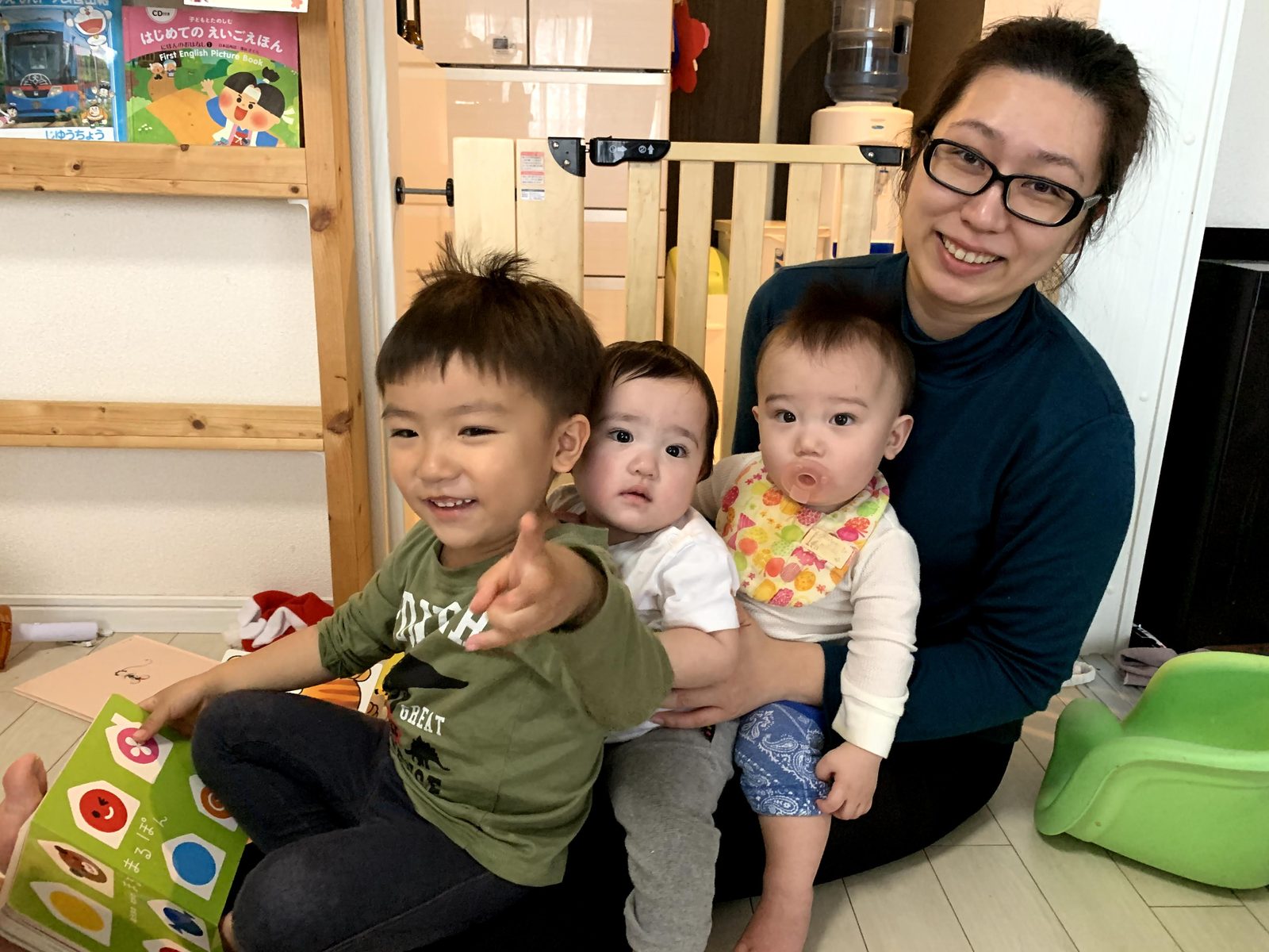 子どもたちと笑顔で過ごす又吉あいか